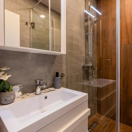 Designer Two-bedroom Apartament *